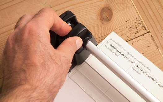 Como Usar a Refiladora de Papel?