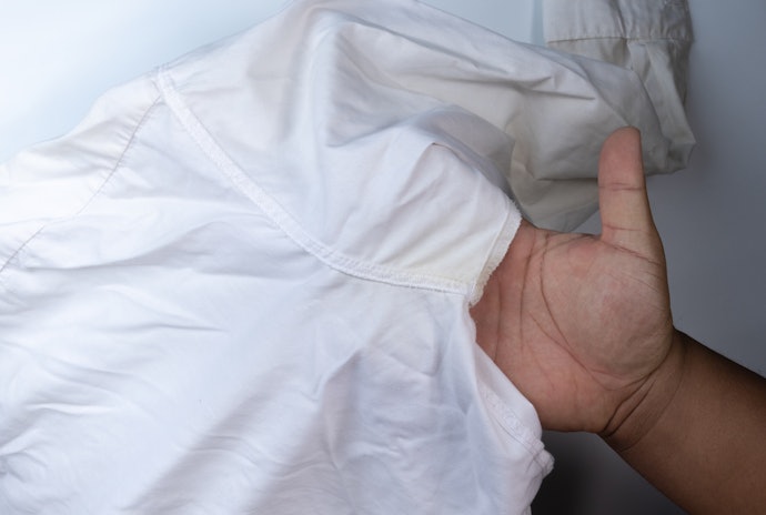 Como Tirar Antitranspirante da Roupa?