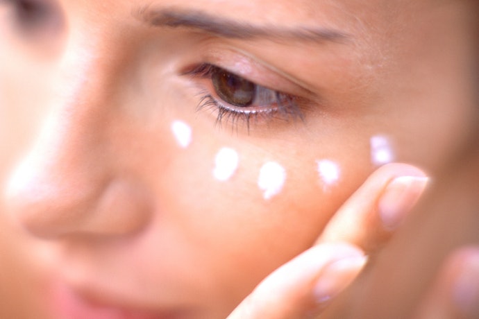 Como Aplicar o Creme para Olheiras?