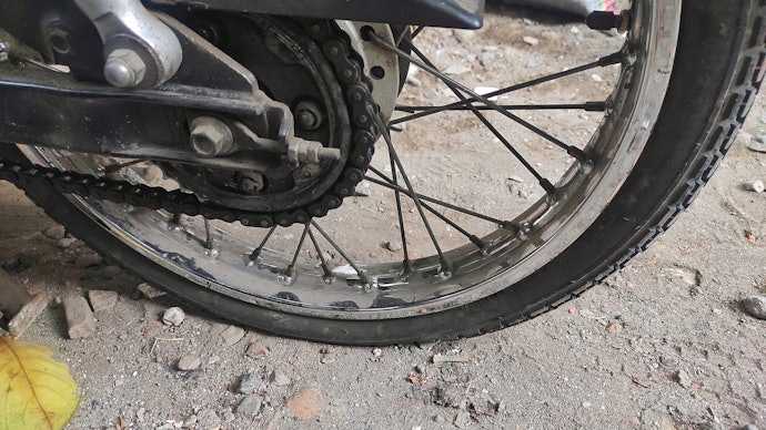 Por Que o Pneu da Moto Fura Tanto?