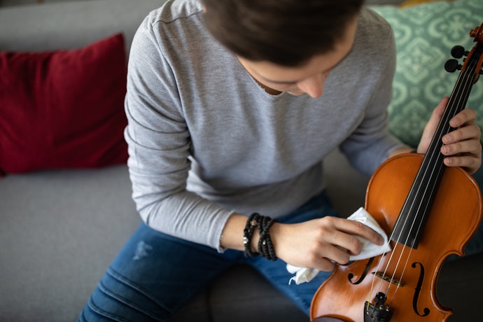Quais São os Cuidados Básicos para Manutenção do Violino