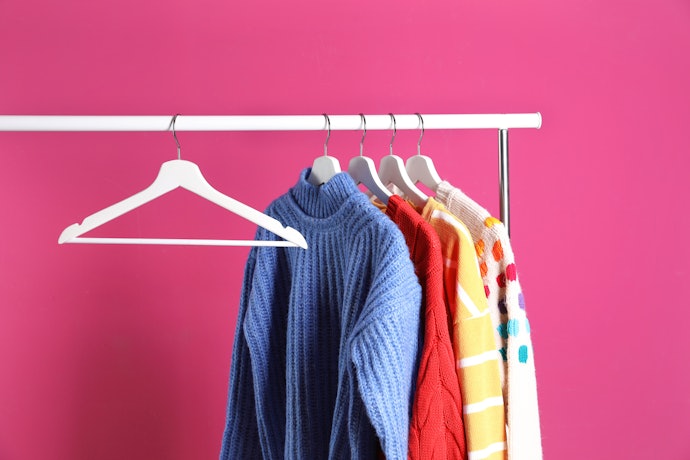 Dicas para um Armário Organizado com o Uso de Cabides
