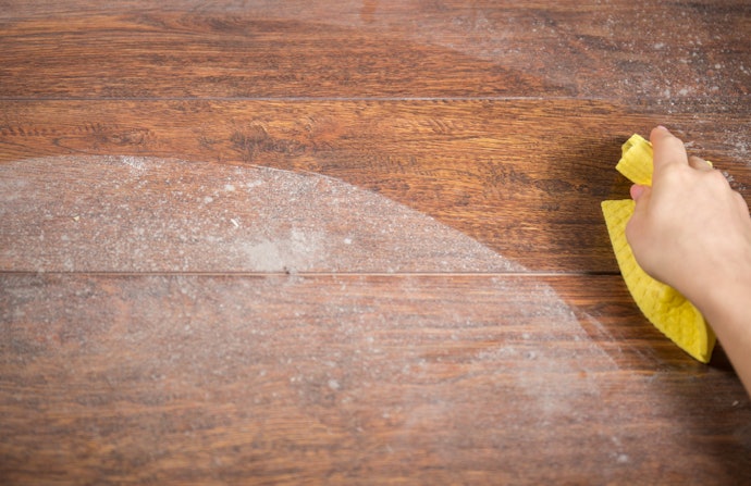 Como Usar o Lustra Móveis Corretamente