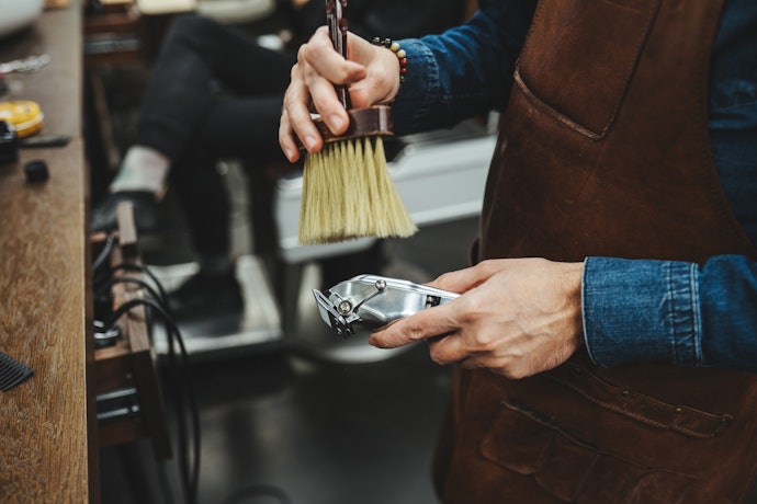 Como Limpar e Manter a Máquina de Cortar Cabelo Profissional?