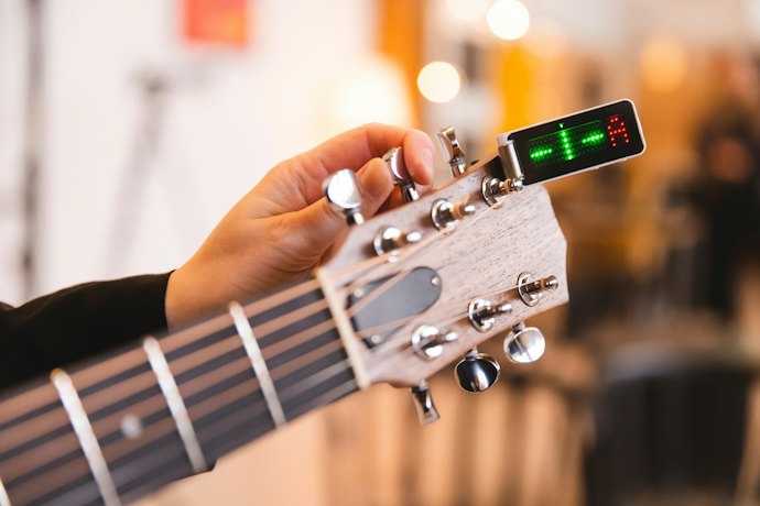 Como Afinar o Violão com Afinador?