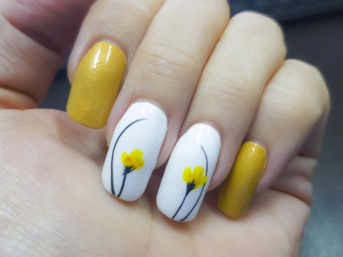 Saiba o Passo a Passo de Como Fazer Flor na Unha com Palito