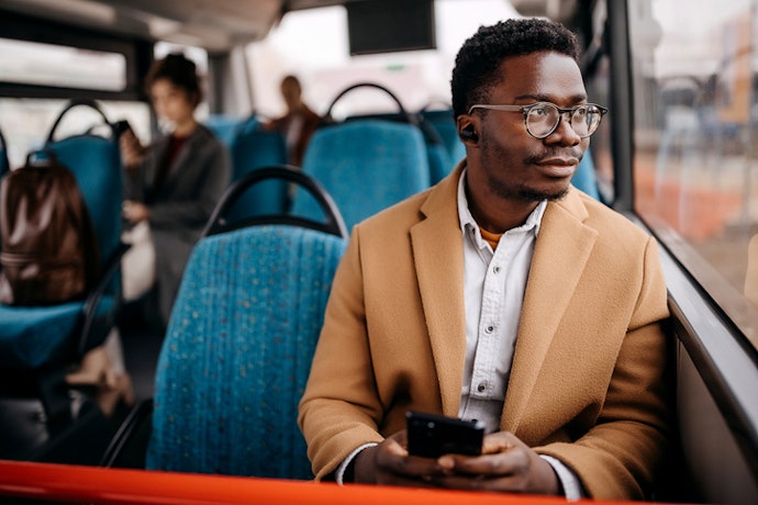 Como Usar Fone de Ouvido Bluetooth?