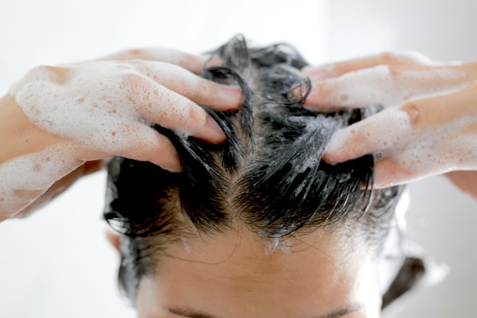 Como Lavar os Cabelos Corretamente com Shampoo Profissional?