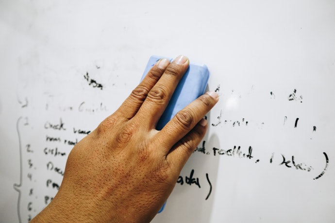 O que Tira Caneta Permanente de Quadro Branco?
