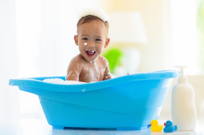 Por que Usar Shampoo Específico para Bebês?