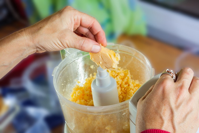 Qual é a Diferença entre um Triturador e um Processador de Alimentos?