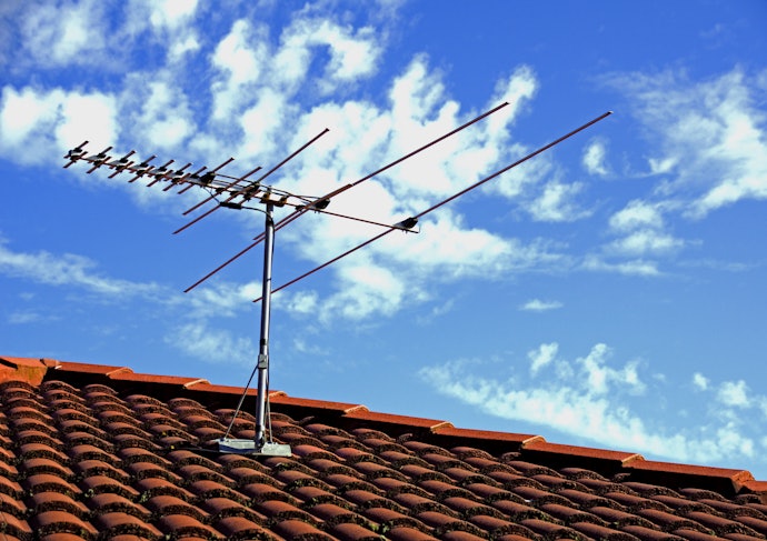 Por que Escolher uma Antena Digital Externa em Vez de uma Interna?