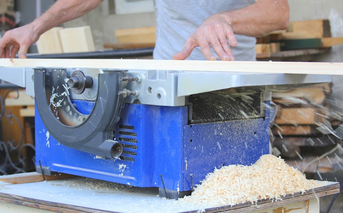 Qual a Diferença Entre as Plainas Desengrossadeira, Desempenadeira e Manual?