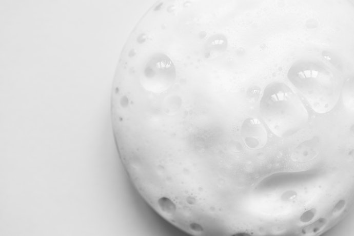 Conheça a Diferença entre Sais de Banho, Espuma para Banheira e Sabonete Líquido