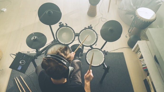 Qual a Diferença Entre a Bateria Eletrônica e a Acústica?