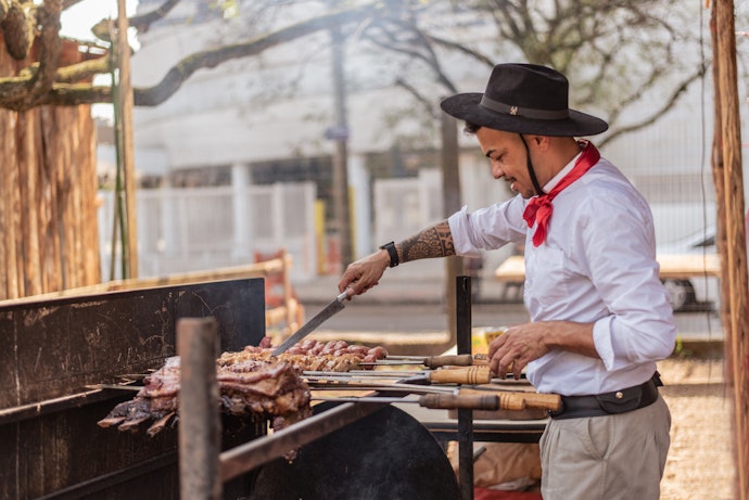 Grelha ou Espeto para Churrasco: Qual o Melhor?