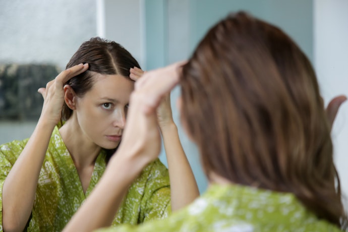 Quando Devemos Nos Preocupar com a Queda de Cabelo Feminino?