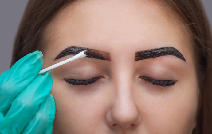 Por Que Usar Tinta para Sobrancelha e Não para Cabelo?