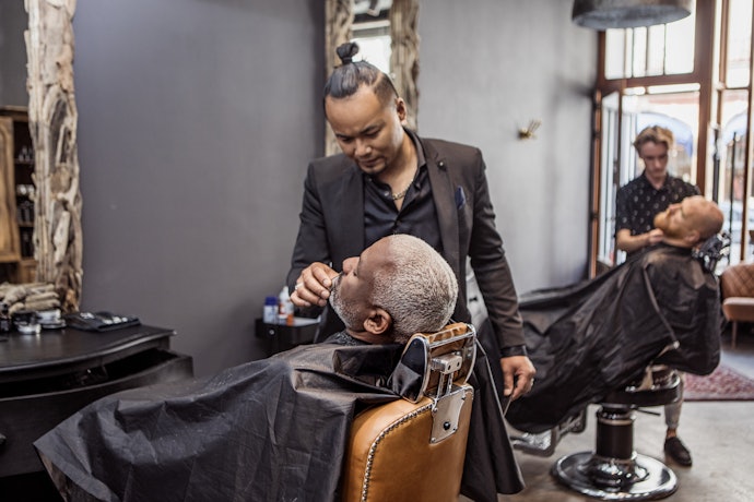 Cadeira De Barbeiro Dubai Encosto Reclinável Pé Redondo em
