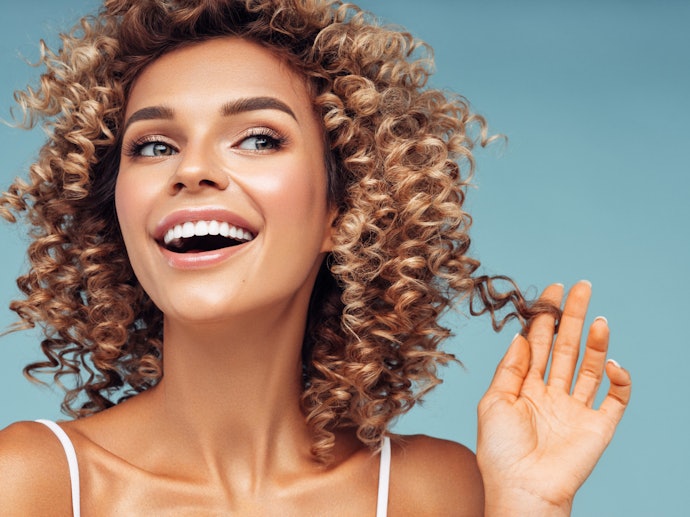 Qual É a Diferença entre Ativador de Cachos e Creme para Pentear?