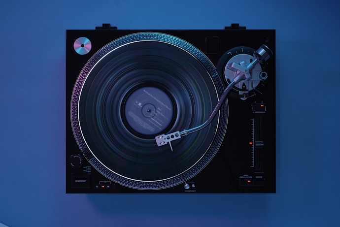Qual a Diferença entre Vitrola e Toca-Discos?