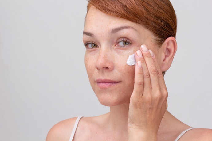 Qual É o Diferencial de Um Creme para Área dos Olhos para Pessoas com 40 Anos?