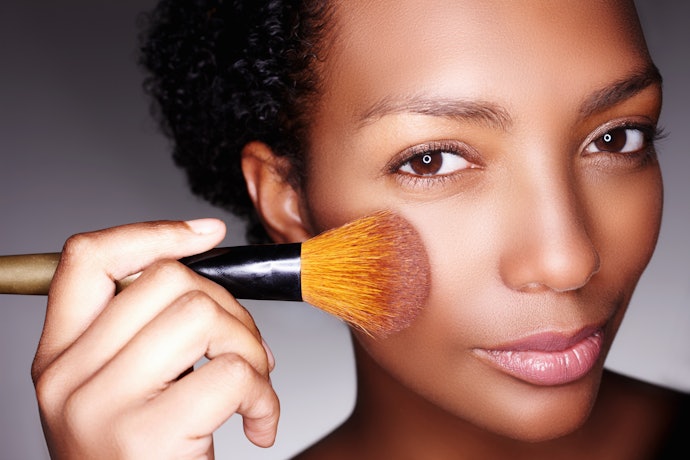 Qual a Melhor Cor de Blush para Pele Negra?