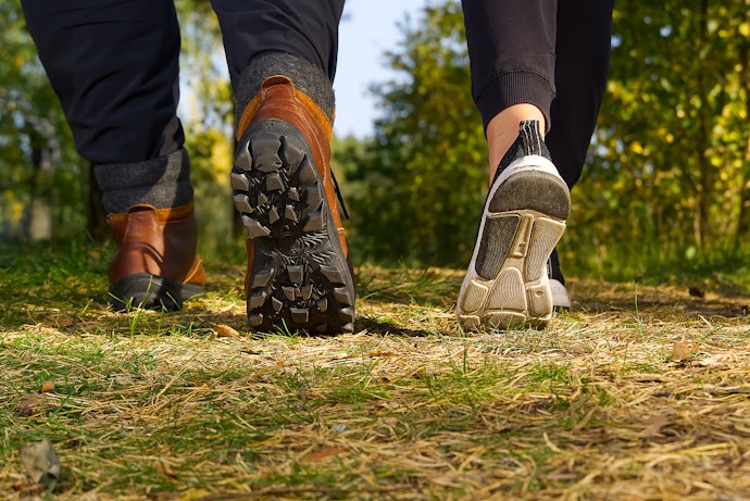 Bota ou Tênis Feminino para Trilha: Qual É Melhor?