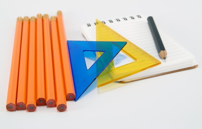 O Que É e Para que Serve o Esquadro Escolar?