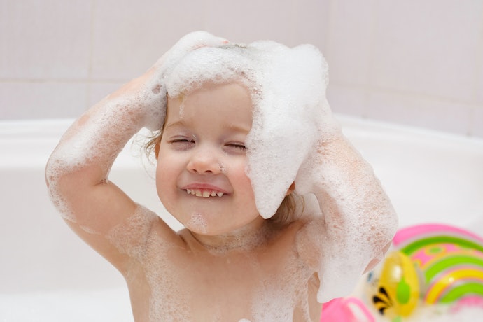 Qual a Diferença Entre Shampoo Infantil e Adulto?
