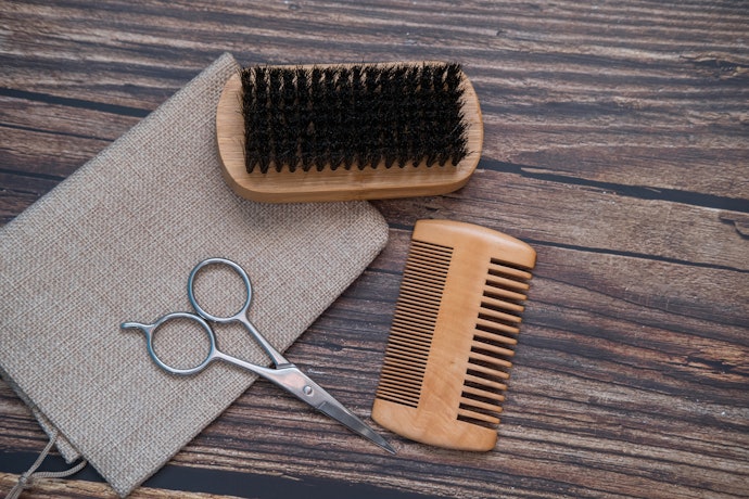 Pente ou Escova para Barba: Entenda Quando Usar Cada Um