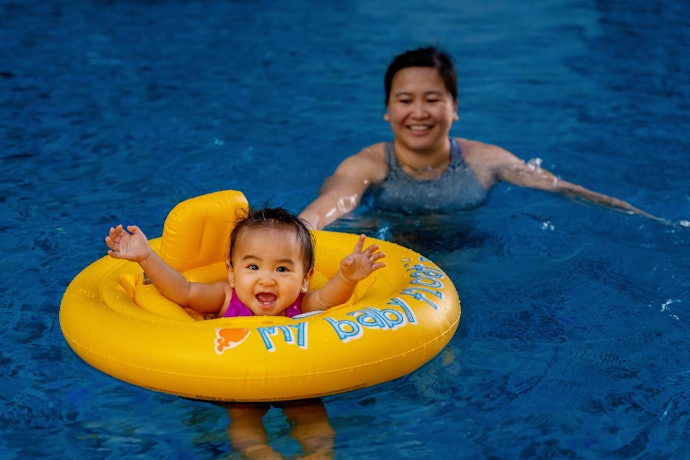 Com Quantos Meses o Bebê Pode Tomar Banho de Piscina?