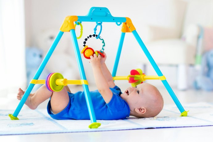 Qual a Importância dos Brinquedos para Bebês de 3 Meses?