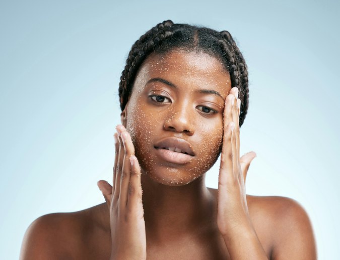 Esfoliante Químico, Físico e Enzimático. O Que São e Quais as Diferenças?