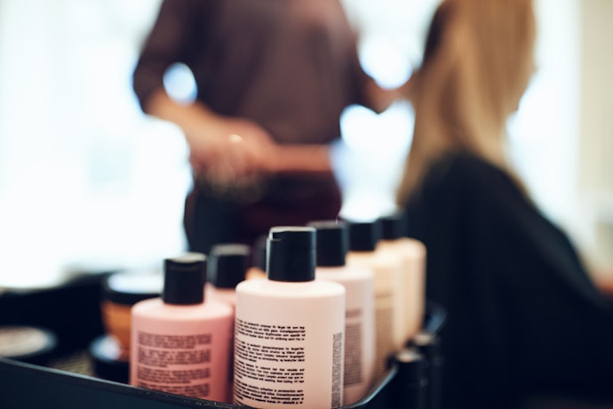 Qual a Diferença Entre um Shampoo Comum e um Shampoo Profissional?