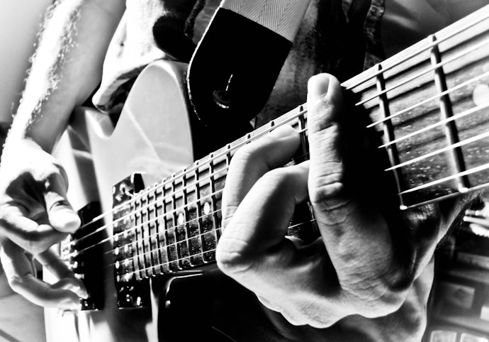 Quem Inventou a Guitarra Elétrica?