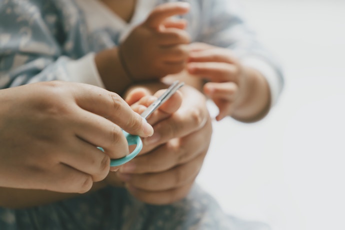 Tesoura ou Cortador de Unha para Bebê: Qual o Melhor?