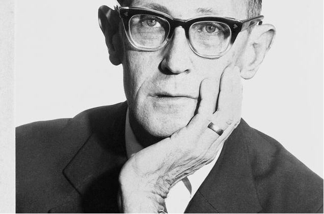 Quem foi Carlos Drummond de Andrade?