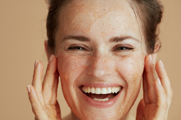 Para Que Serve Esfoliante Facial e Quais São os Benefícios de Esfoliar o Rosto?