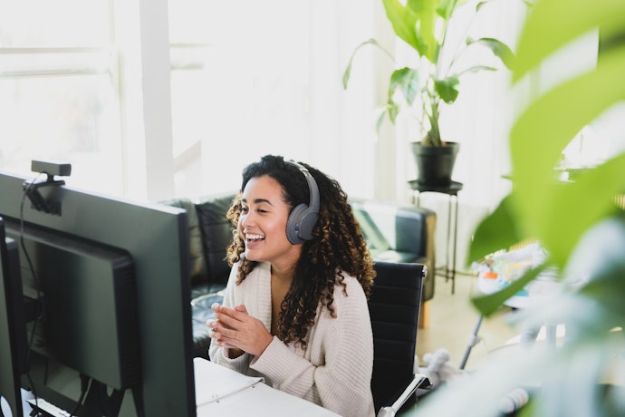 Monitores 75Hz com Ajustes Ergonômicos Garantem Maior Conforto