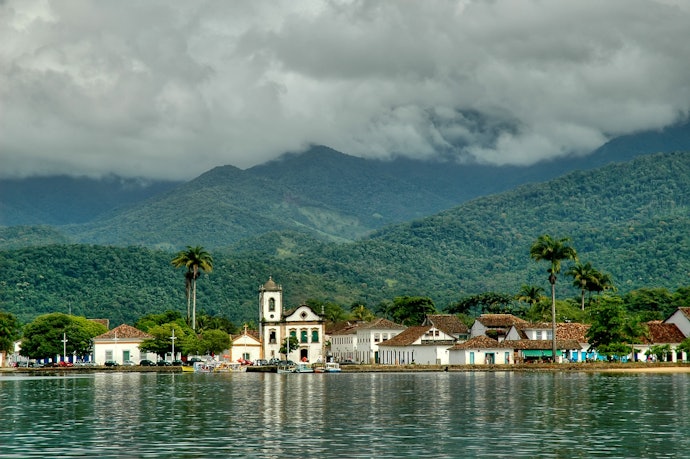 Verifique a Distância entre o Centro e a Praia de Paraty Escolhida