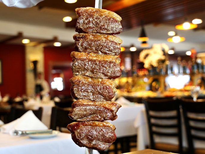 Escolha Entre a Churrascaria Rodízio ou à La Carte