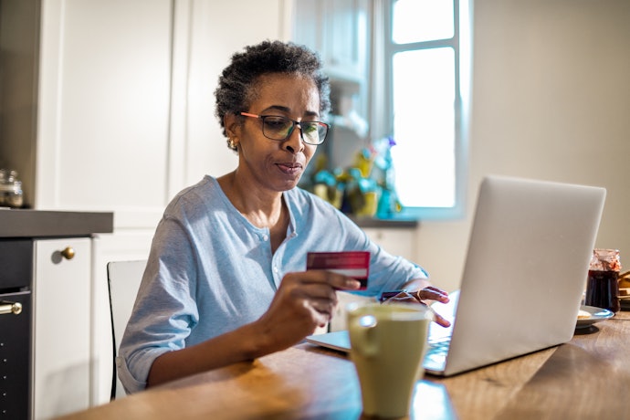 Verifique se o Site para Comprar Roupas Aceita Sua Forma de Pagamento Preferida