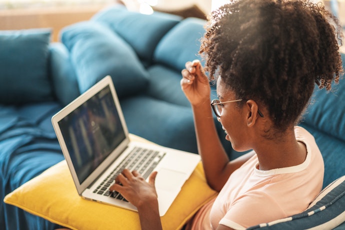 Prefira Sites e Apps com Conteúdos Extras, como Blog e Aulas de Português