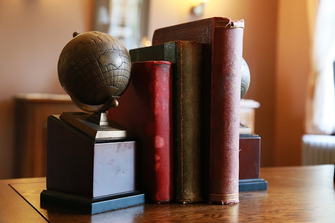 Verifique se o Peso do Aparador Dará Conta de Todos os seus Livros