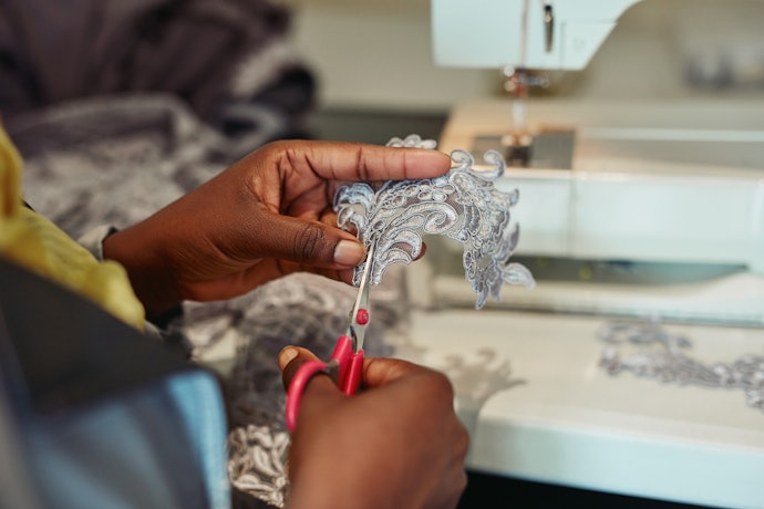 Para Garantir Conforto, Compre uma Tesoura Compatível com o Tamanho das Suas Mãos