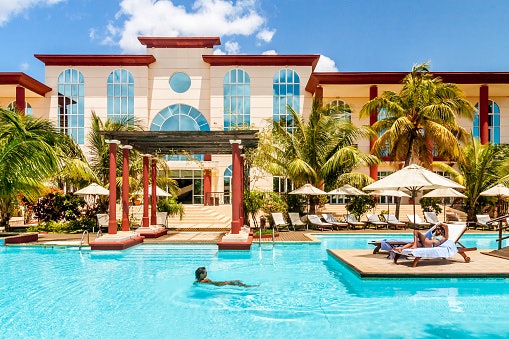 Os Melhores Resorts Somam 4 ou 5 Estrelas na Classificação de Hotéis