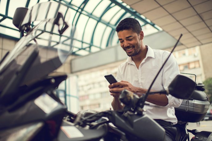 Solicite Assistência e Outros Serviços Utilizando um Aplicativo para Smartphone