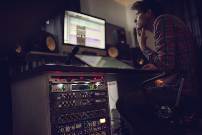 Se Você É Nostálgico, Prefira Plugins que Simulam Equalizadores de Som Analógicos