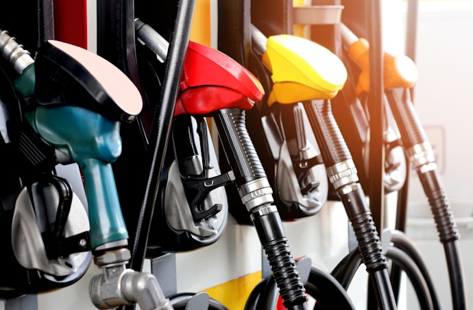 Observe o Tipo de Combustível e o Consumo km/L do Carro Híbrido